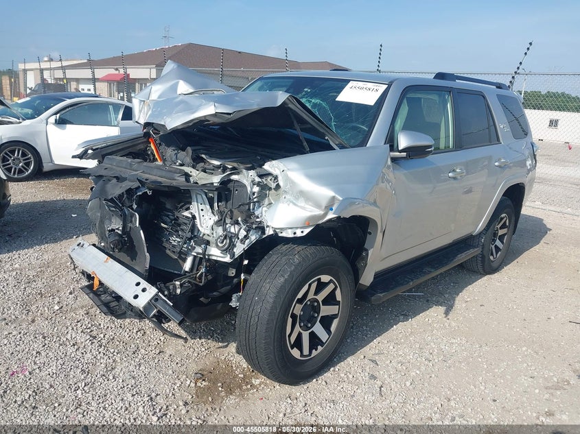 2022 TOYOTA 4RUNNER auction photo 2