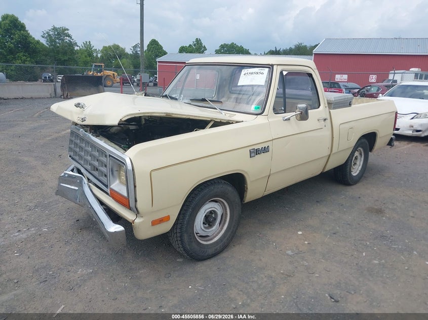 1982 Dodge D/W Series, Front End, IAAI, VIN 1B7FD14WXCS216952 — photo 2