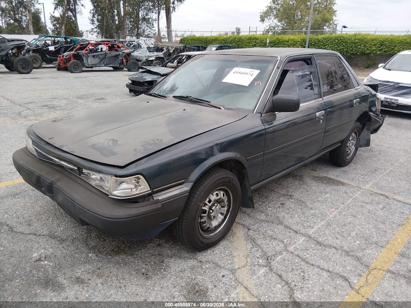 1988 Toyota Camry, Front & Rear, IAAI, VIN JT2SV24E0J0148820 — photo 2