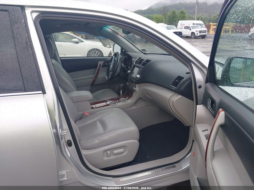 2011 TOYOTA HIGHLANDER SPORT UTILITY VEHICLE 3.5L V-6 DOHC, VVT, 270HP