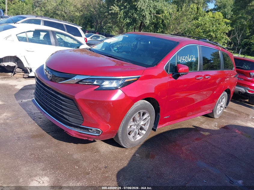 2021 TOYOTA SIENNA auction photo 2