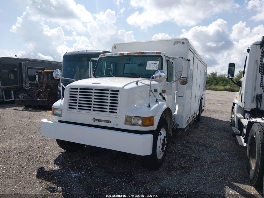 2000 INTERNATIONAL 4000 auction photo 2