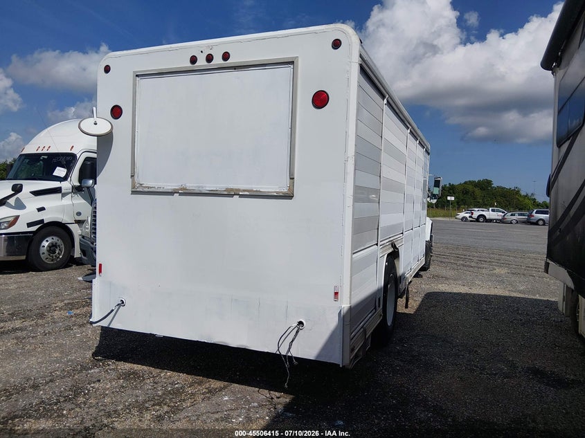 2000 INTERNATIONAL 4000 auction photo 4
