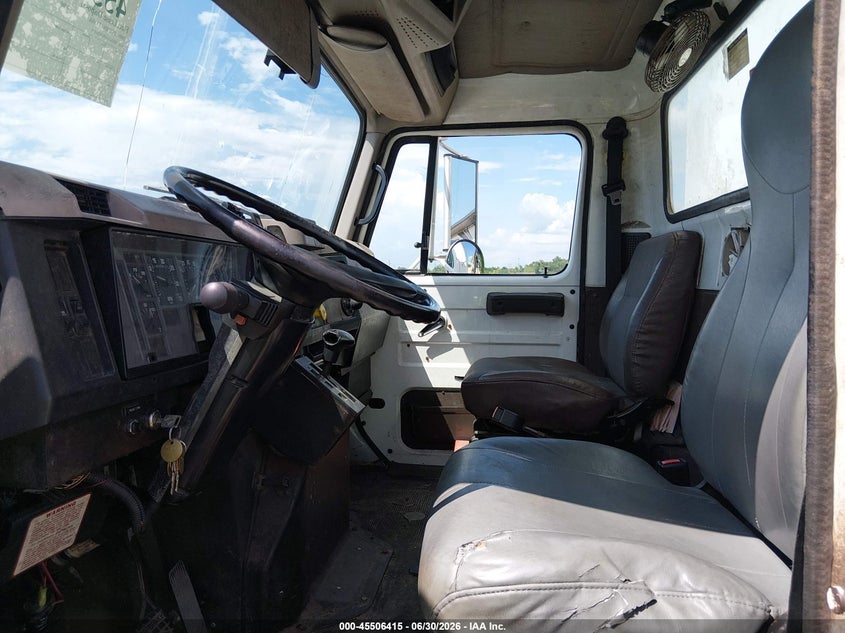 2000 INTERNATIONAL 4000 auction photo 7