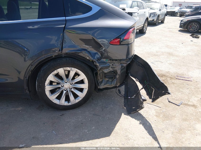 2018 TESLA MODEL X auction photo 6
