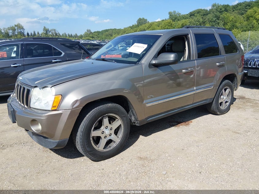 2006 Jeep Grand Cherokee Laredo, Left Front, IAAI, VIN 1J4GR48K16C258451 — photo 2
