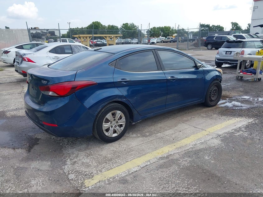 2016 HYUNDAI ELANTRA auction photo 4