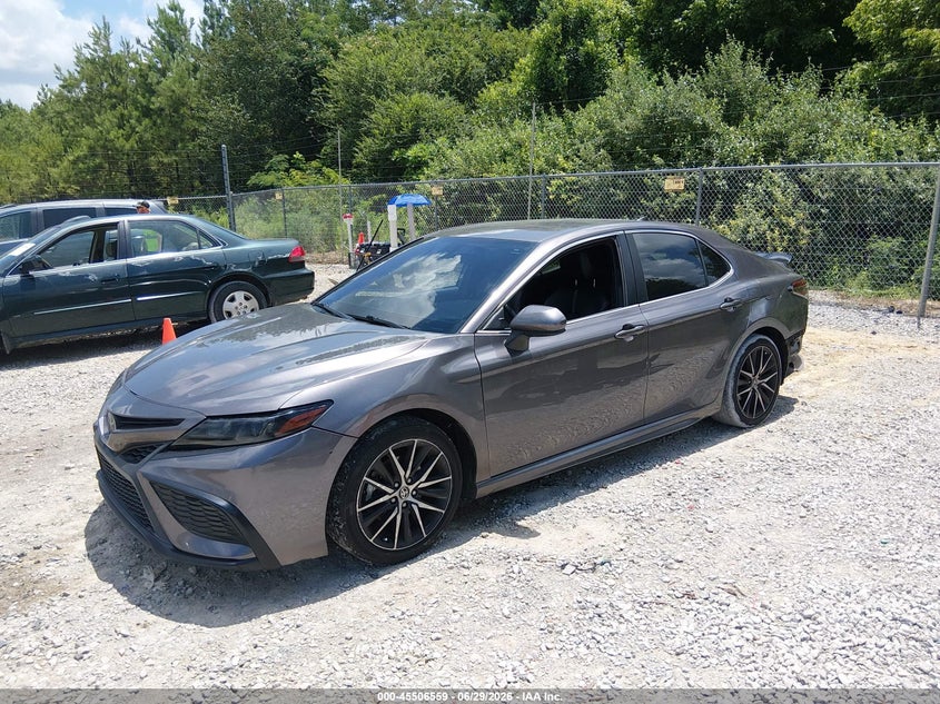 2021 Toyota Camry Se, Rear, IAAI, VIN 4T1G11AK5MU609872 — photo 2