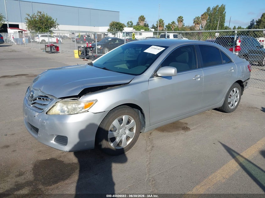 2011 Toyota Camry, Перёд и зад, IAAI, VIN JTNBF3EK8B3005947 — фото 2