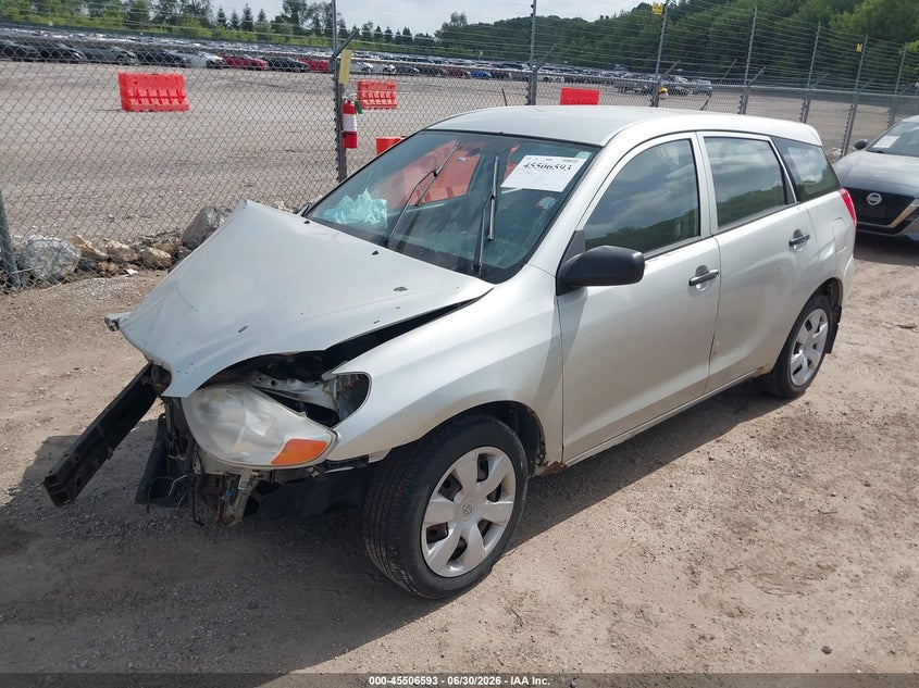 2003 Toyota Matrix, Right Front, IAAI, VIN 2T1KR32E33C113203 — photo 2
