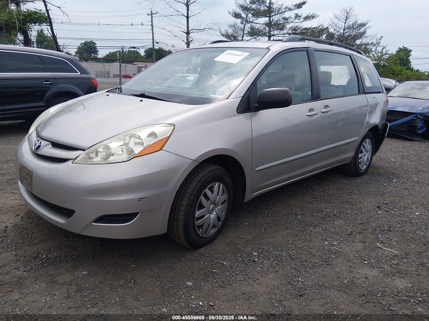 2006 TOYOTA SIENNA auction photo 2