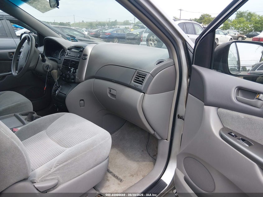2006 TOYOTA SIENNA auction photo 5