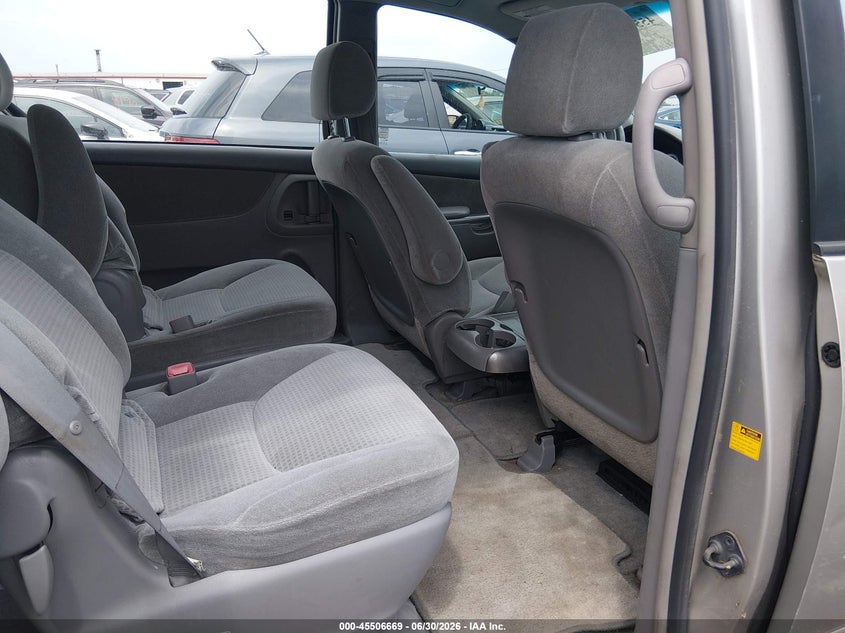 2006 TOYOTA SIENNA auction photo 8