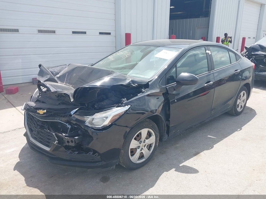 2018 Chevrolet Cruze Ls Auto, Front End, IAAI, VIN 1G1BC5SM0J7247761 — photo 2