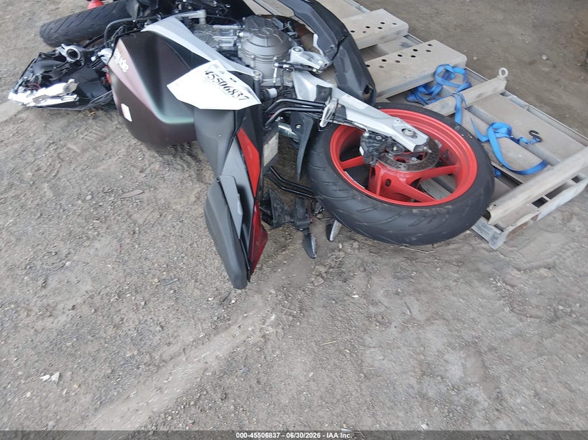 2025 APRILIA RS auction photo 3