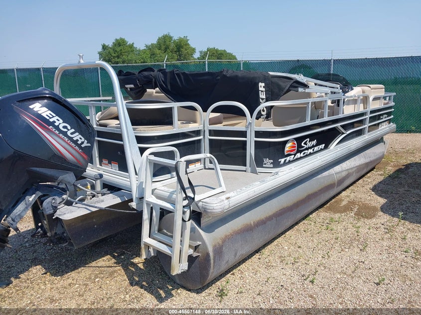 2018 SUNTRACKER PH30 PONTOON BOAT auction photo 3