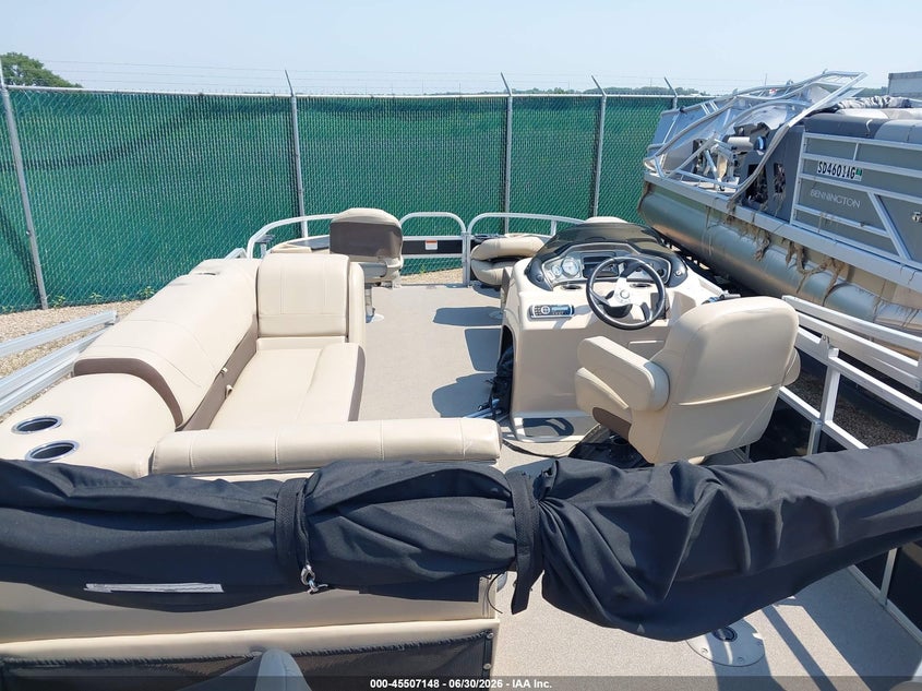 2018 SUNTRACKER PH30 PONTOON BOAT auction photo 5