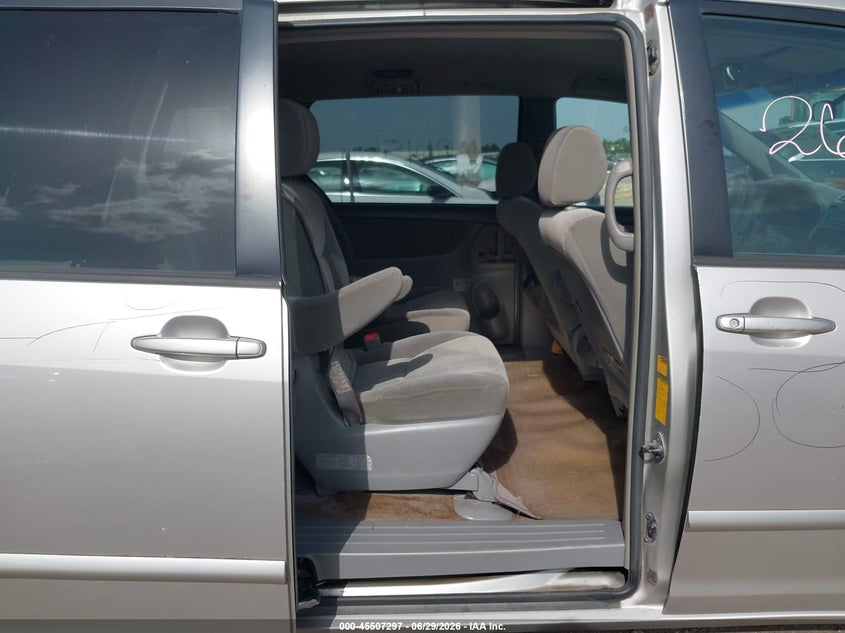 2006 TOYOTA SIENNA auction photo 8