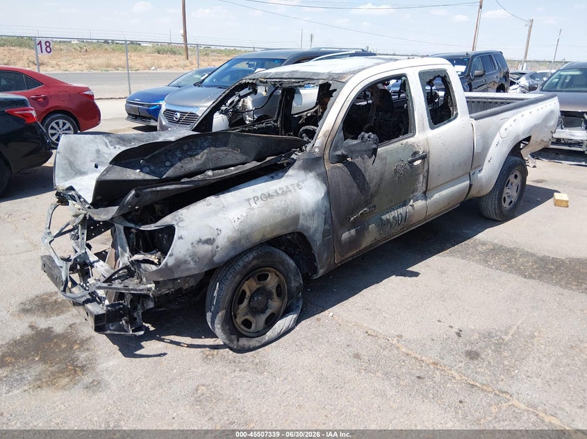 2011 Toyota Tacoma, Повністю згоріле, IAAI, VIN 5TFTX4CN5BX004711 — фото 2