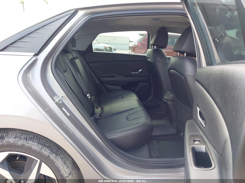 2023 HYUNDAI ELANTRA auction photo 8