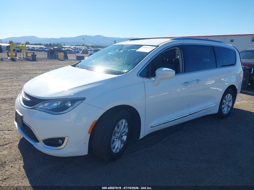 2019 CHRYSLER PACIFICA auction photo 2