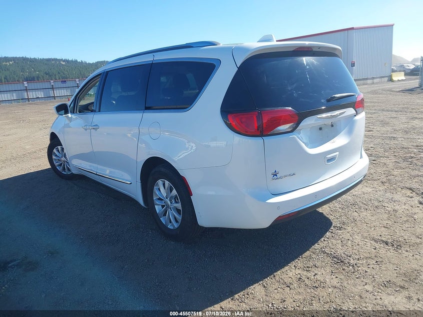 2019 CHRYSLER PACIFICA auction photo 3