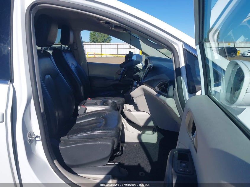 2019 CHRYSLER PACIFICA auction photo 5
