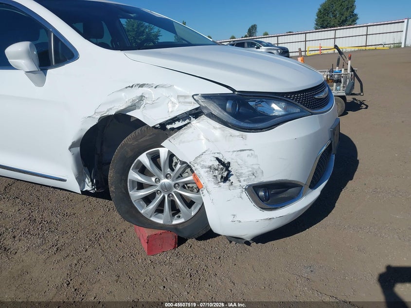 2019 CHRYSLER PACIFICA auction photo 6