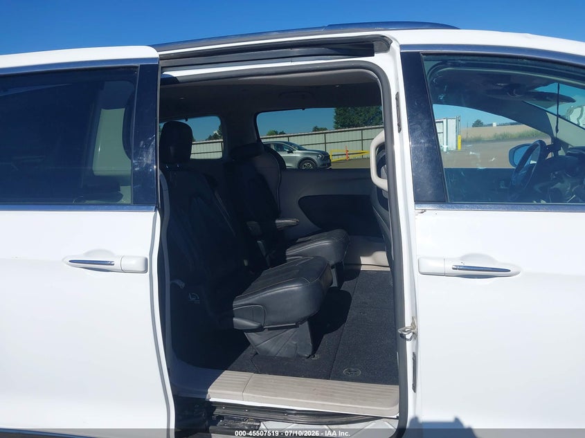 2019 CHRYSLER PACIFICA auction photo 8