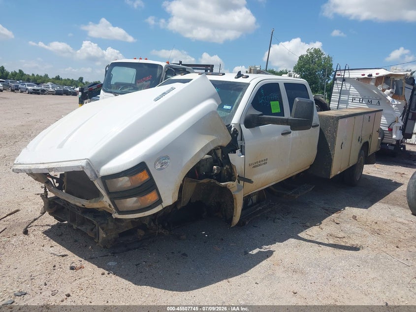 2022 CHEVROLET SILVERADO 4500HD auction photo 2