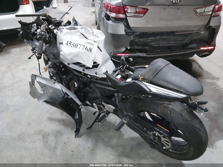 KAWASAKI EX650 2026
