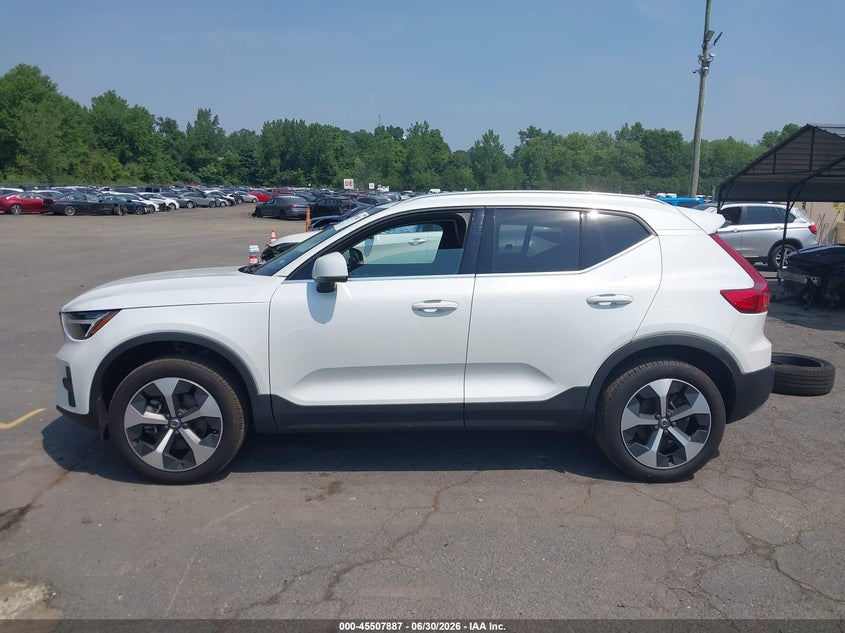 2025 Volvo Xc40 B5 Core Bright Theme VIN: YV4L12UJ0S2495863 Lot: 45507887