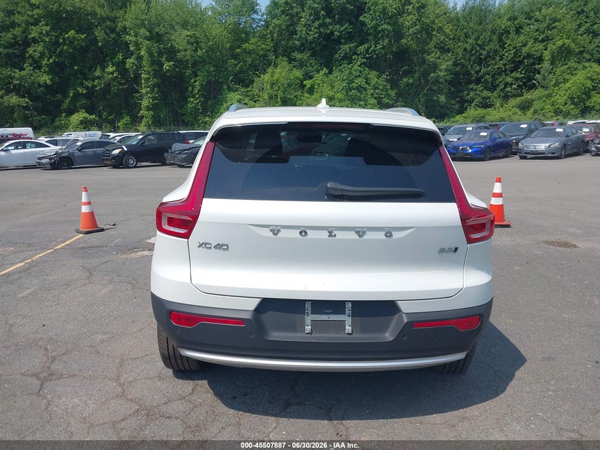 2025 Volvo Xc40 B5 Core Bright Theme VIN: YV4L12UJ0S2495863 Lot: 45507887