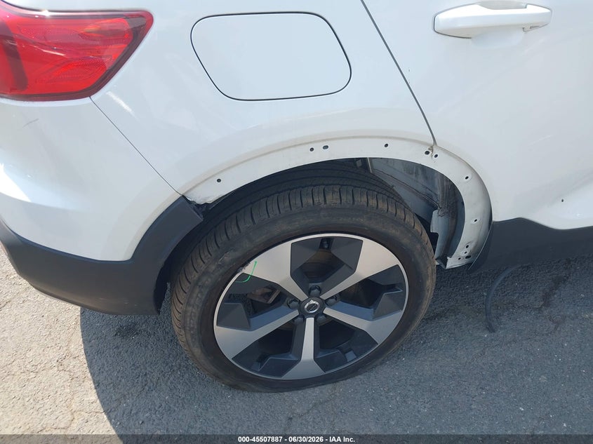 2025 Volvo Xc40 B5 Core Bright Theme VIN: YV4L12UJ0S2495863 Lot: 45507887