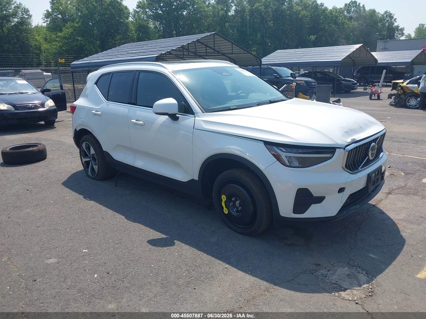 Vin: yv4l12uj0s2495863, lot: 46006103, volvo xc40 b5 core bright theme 2025 img_1
