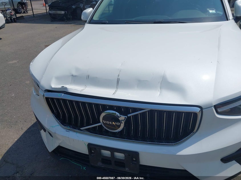2025 Volvo Xc40 B5 Core Bright Theme VIN: YV4L12UJ0S2495863 Lot: 45507887