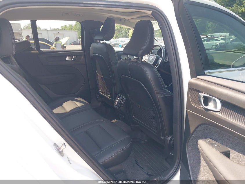 2025 Volvo Xc40 B5 Core Bright Theme VIN: YV4L12UJ0S2495863 Lot: 45507887