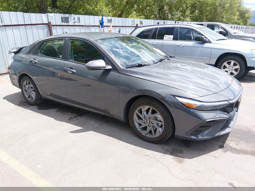 2024 HYUNDAI ELANTRA auction photo 1