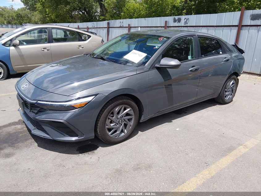 2024 HYUNDAI ELANTRA auction photo 2