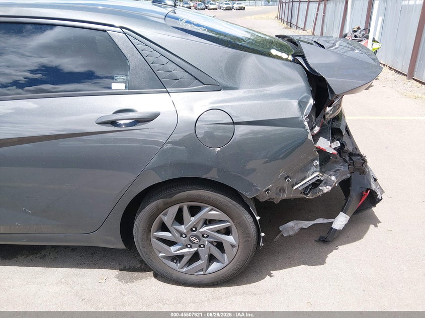 2024 HYUNDAI ELANTRA auction photo 6