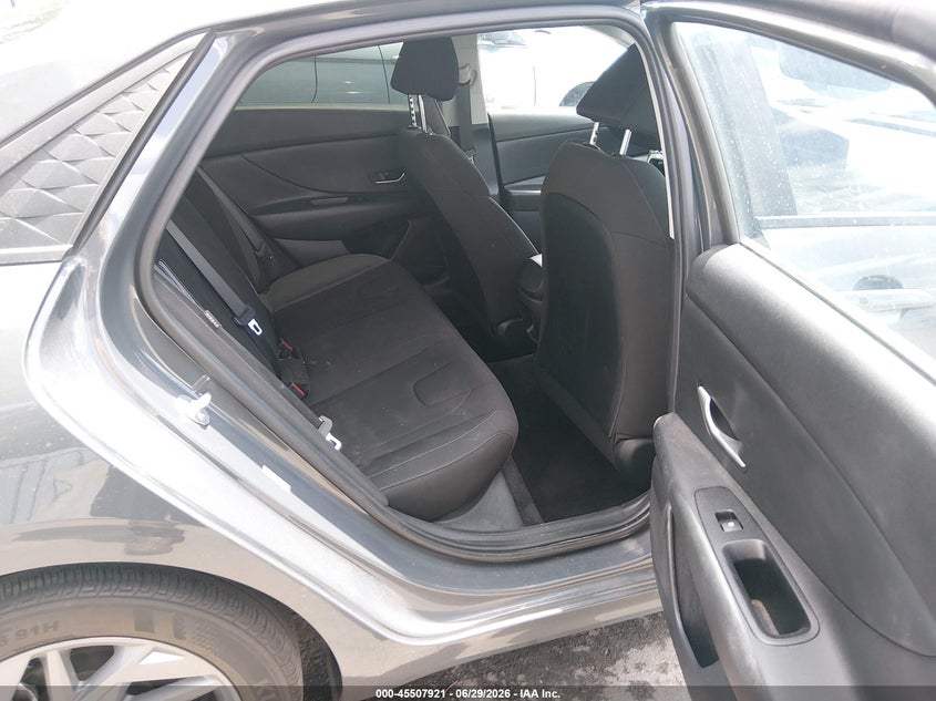 2024 HYUNDAI ELANTRA auction photo 8