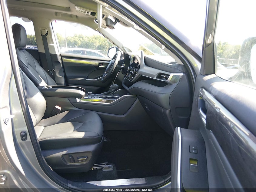 2025 TOYOTA HIGHLANDER auction photo 5