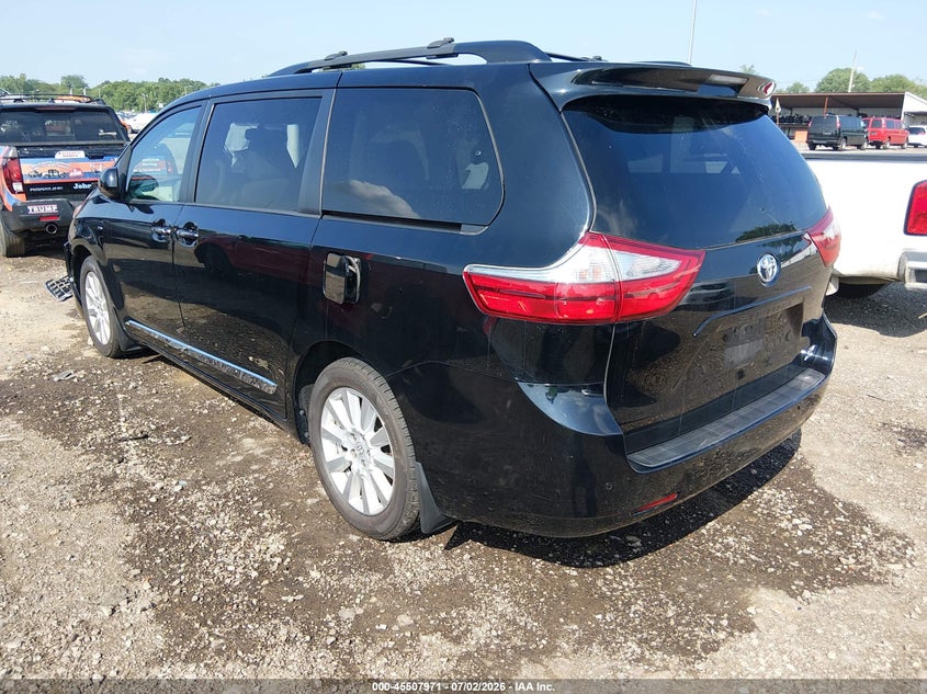2017 TOYOTA SIENNA auction photo 3