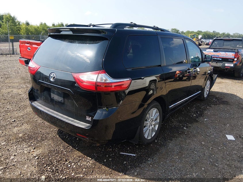 2017 TOYOTA SIENNA auction photo 4