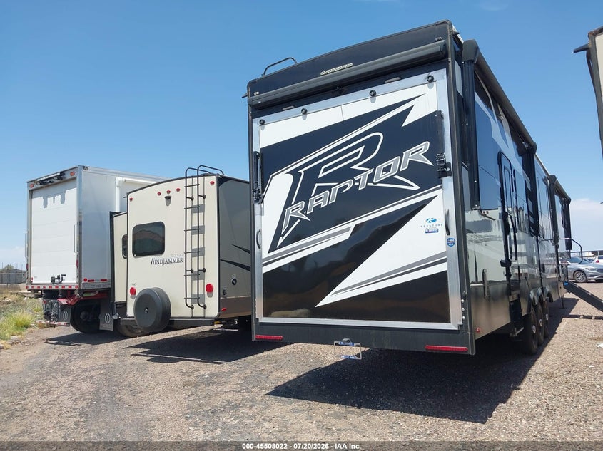 2022 KEYSTONE RV RAPTOR TOY HAULER SE auction photo 4