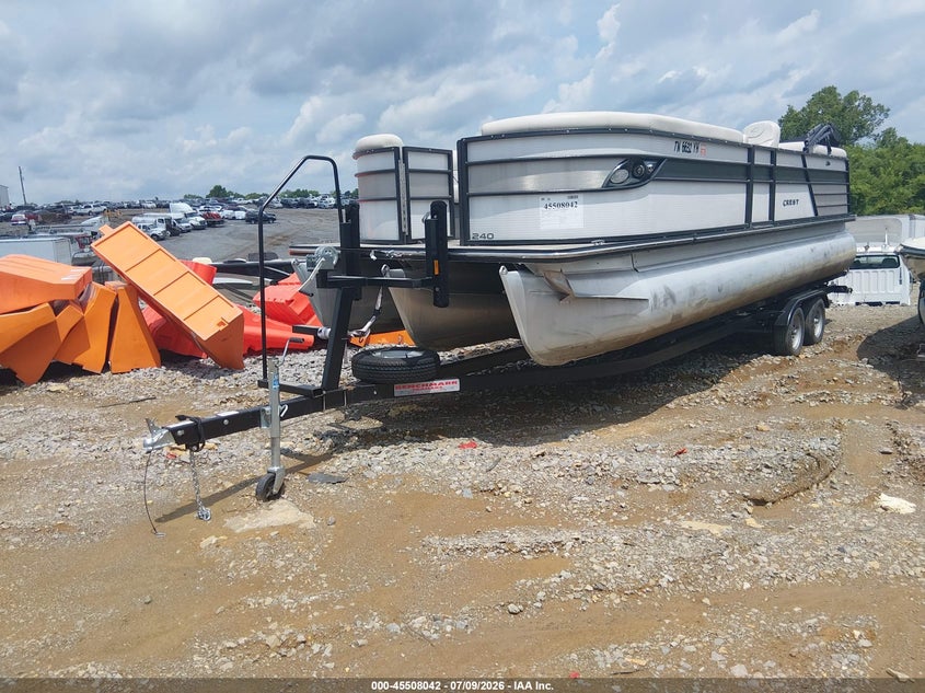 2022 CREST III PONTOON auction photo 2
