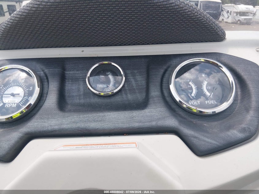 2022 CREST III PONTOON auction photo 7