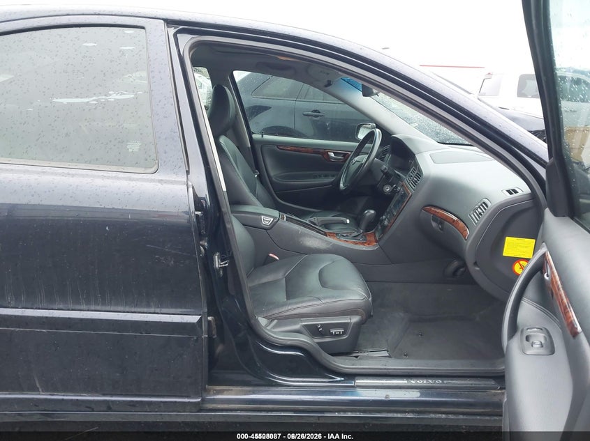 VOLVO S60 2005 VIN YV1RS592452458200