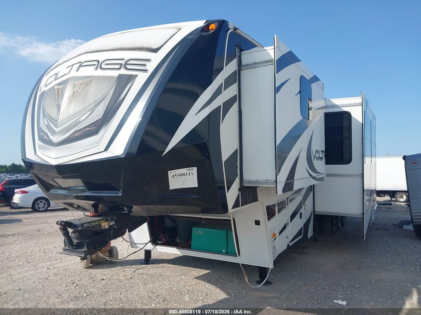 2014 DUTCHMEN VOLTAGE TOY HAULER 3 auction photo 2