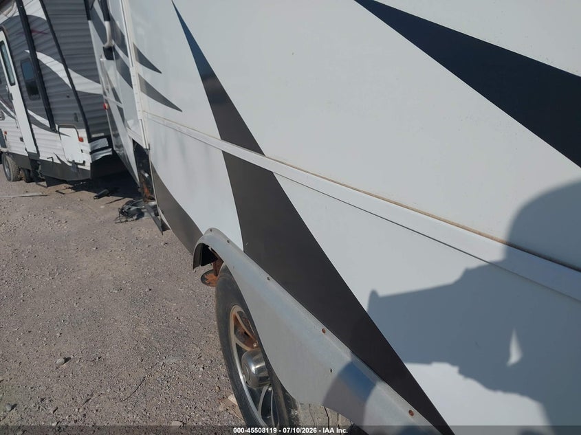2014 DUTCHMEN VOLTAGE TOY HAULER 3 auction photo 6